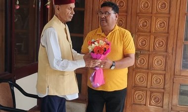 पूर्व विधायक बलदेव शर्मा ने समीरपुर पहुंच पूर्व मुख्यमंत्री प्रोफेसर धूमल का जाना कुशल क्षेम