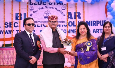 ब्लू स्टार स्कूल में धूमधाम से मनाया गया 45वां वार्षिक पारितोषिक वितरण समारोह