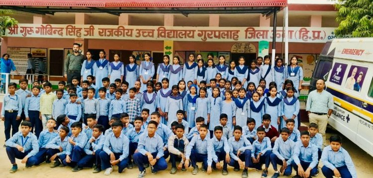 सांसद मोबाइल स्वास्थ्य सेवा ने गुरपलाह में कृमि संक्रमण के बारे मे किया जागरूक