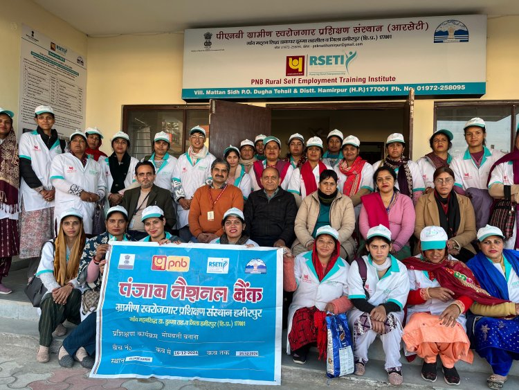 कड़साई की महिलाओं ने ली मोमबत्ती बनाने की टेªनिंग
