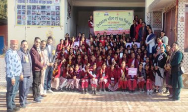 चौड़ू स्कूल की छात्राओं को बताया मासिक धर्म स्वच्छता का महत्व