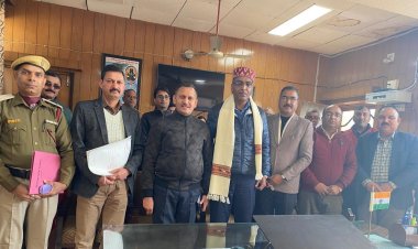 उपायुक्त ने बड़सर में की सरकारी योजनाओं की प्रगति की समीक्षा