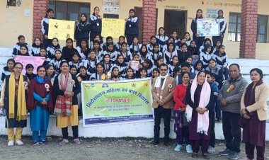 कोट स्कूल में दी मासिक धर्म स्वच्छता की जानकारी, सेनिटरी पैड भी बांटे