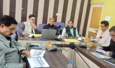 कार्यवाहक डीसी ने की महिला एवं बाल विकास योजनाओं की समीक्षा