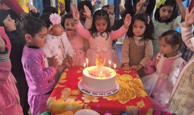 हमीरपुर की बेटियों ने केक काटकर मनाया राष्ट्रीय बालिका दिवस