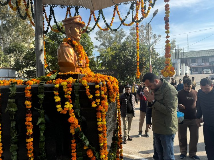हमीरपुर के वीर सपूत शहीद मृदुल शर्मा को विधायक आशीष शर्मा ने श्रद्धांजलि अर्पित की