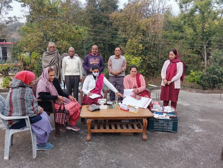 सांसद मोबाईल स्वास्थ्य सेवा ने जाँचा रोपड़ी में 45 लोगों का स्वास्थ्य