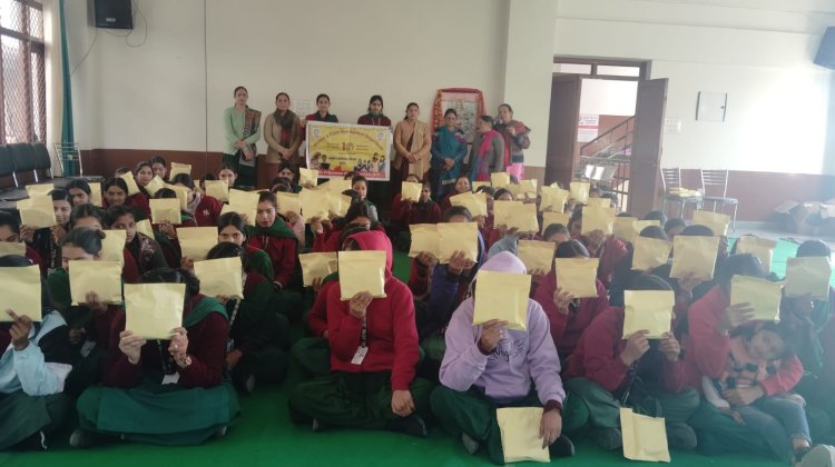 आईटीआई की छात्राओं को बताया मासिक धर्म स्वच्छता का महत्व
