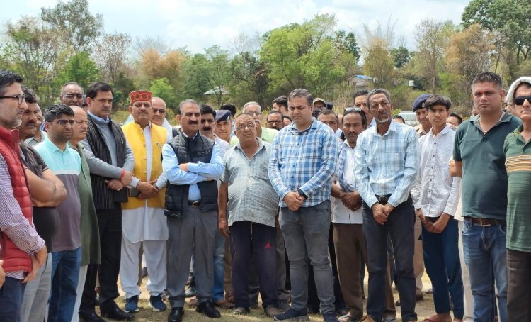 कजिन (ताया के पुत्र) की अंतिम यात्रा में पहुंचे मुख्यमंत्री