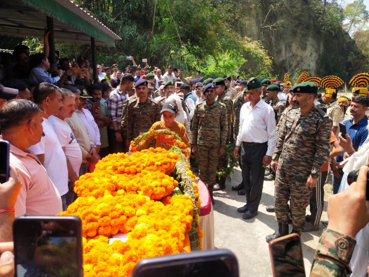 सैन्य सम्मान के साथ किया गया शहीद सूबेदार कुलदीप चंद का अंतिम संस्कार