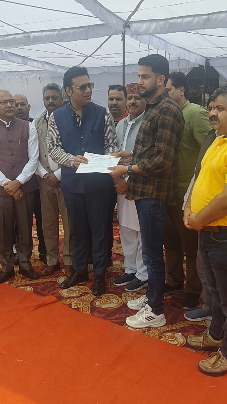 "Good Samaritan" सम्मान से नवाजे गए हमीरपुर के संदीप ठाकुर सड़क दुर्घटना में घायलों की निःस्वार्थ सहायता करने पर मिला नेक व्यक्ति सम्मान