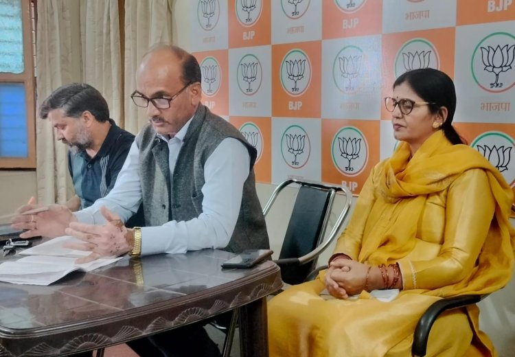 प्रदेश की कांग्रेस सरकार पर साधा निशाना कहा कि वित्तीय संकट को लेकर रोते रहते हैं लेकिन प्रचार पर करोड़ों खर्च कर - भाजपा हमीरपुर