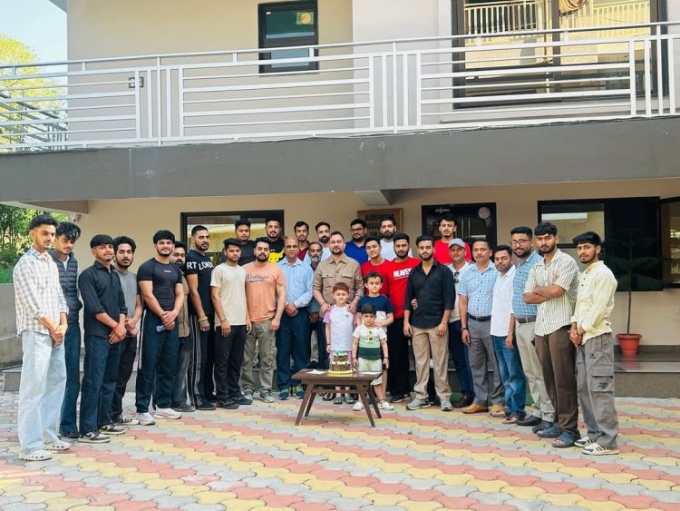 हमीरपुर में धूमधाम से मनाया विधायक आशीष शर्मा का जन्मदिन