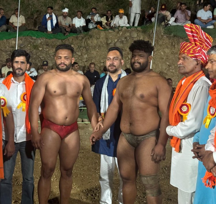 अवाहदेवी दंगल में प्रिंस बना हिमाचल कुमार विधायक हमीरपुर आशीष शर्मा ने नवाजे विजेता पहलवान