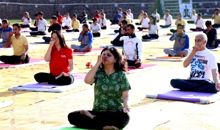 शूलिनी विश्वविद्यालय योग समारोह की मेजबानी करेगा