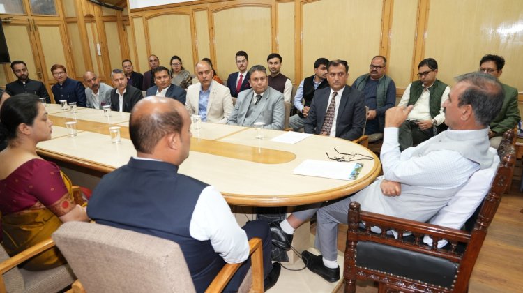 मुख्यमंत्री ने अधिकारियों से ईमानदारी और पारदर्शिता के साथ कार्य करने का आह्वान किया