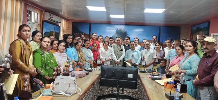 टीबी उन्मूलन में पंचायत जनप्रतिनिधियों की भूमिका महत्वपूर्ण : अनुपम ठाकुर