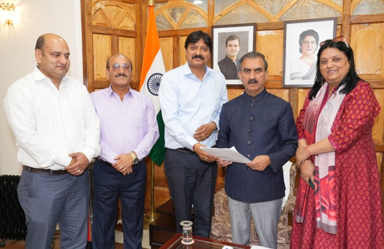 मुख्यमंत्री से धर्मशाला के प्रतिनिधिमंडल ने भेंट की खाली पड़े सरकारी कार्यालयों को धर्मशाला स्थानांतरित करने का आग्रह किया