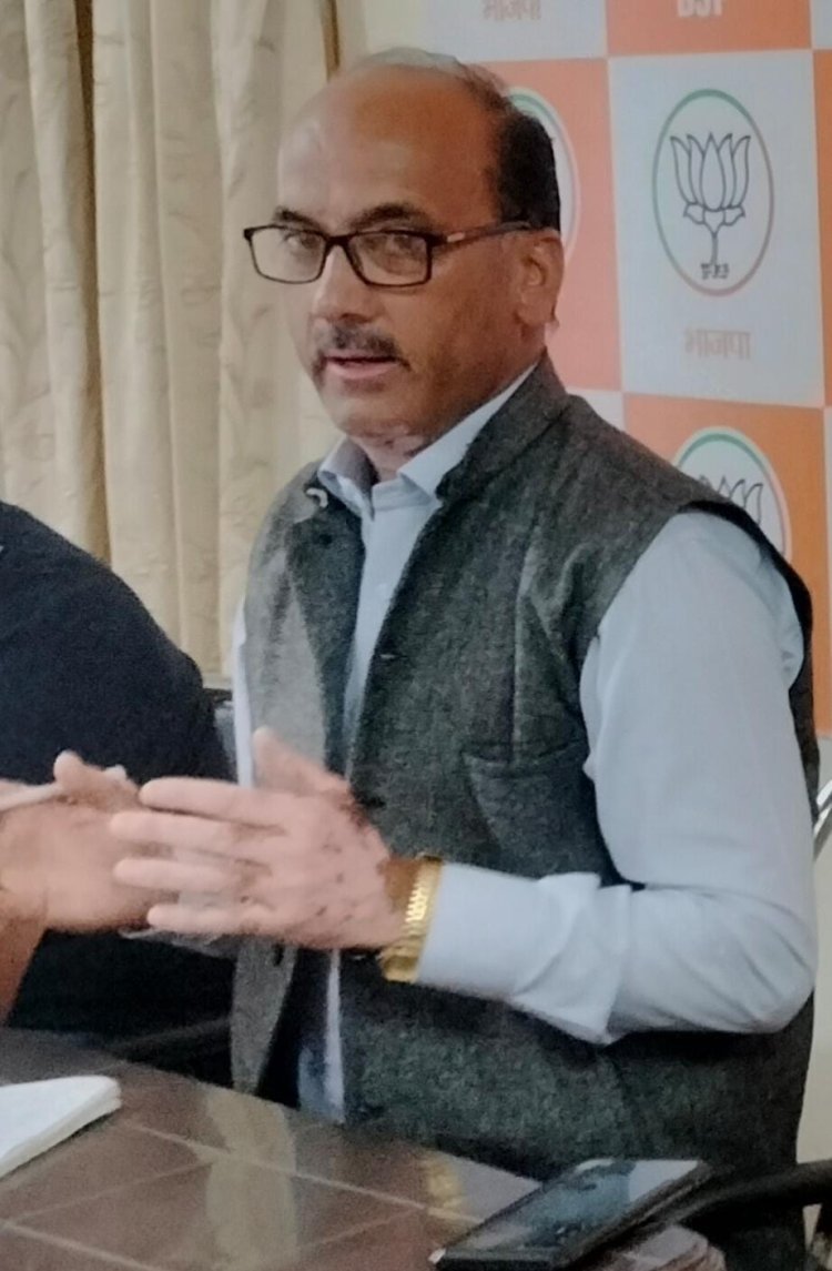शिक्षकों और कर्मचारियों की आवाज़ को दबाना प्रदेश सरकार का तानाशाही रवैया दर्शाता है: राकेश ठाकुर