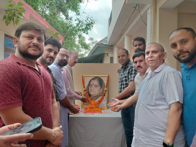 स्व. रमां चौहान की बरसी पर भाजपा नेताओं ने अर्पित की श्रद्धांजलि, आमजन ने भी दी भावभीनी श्रद्धांजलि देकर श्रद्धा सुमन अर्पित किए