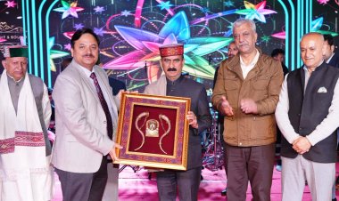 मुख्यमंत्री ने अंतरराष्ट्रीय शिमला ग्रीष्मोत्सव के समापन समारोह की अध्यक्षता की