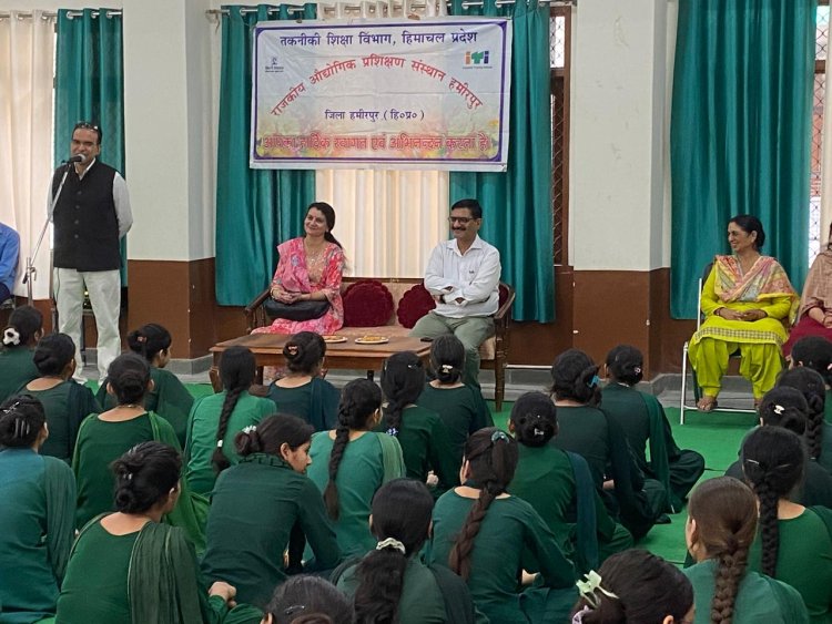 ‘तन, मन और आत्मा को संतुलित करता है योग’ आईटीआई हमीरपुर में अनुपम ठाकुर ने बताया योग का महत्व