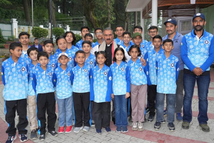 राष्ट्रीय आइस स्केटिंग चैंपियनशिप के लिए मुख्यमंत्री ने राज्य के दल को रवाना किया