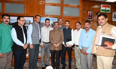 हिमाचल प्रदेश पर्यटन विकास निगम कर्मचारी संघ ने मुख्यमंत्री से भेंट की