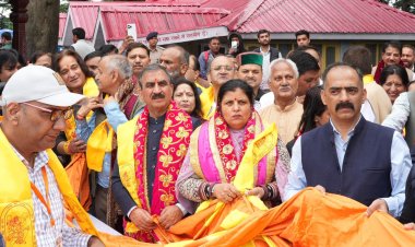 मुख्यमंत्री ने जाखू मंदिर में हनुमान ध्वजा स्थापना समारोह में भाग लिया