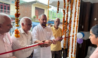 विधायक आशीष ने लंबलू बाजार में सैनिटरी एवं डेकोर स्टूडियो का किया शुभारंभ
