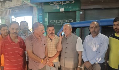 ई-रिक्शा चालकों की समस्याओं का किया जाएगा समाधान: सुनील शर्मा बिट्टू हमीरपुर शहर के ई-रिक्शा चालकों ने मुख्यमंत्री के राजनीतिक सलाहकार को बताईं अपनी समस्याएं