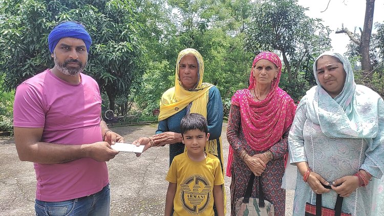 पार्वती महिला मंडल घनोतला ने सिराज राहत के लिए 14600 रुपये एकत्र किए