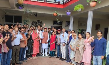 भाजपा जिला कार्यकारिणी के पदाधिकारियों ने पूर्व मुख्यमंत्री प्रो. प्रेम कुमार धूमल के प्रति आभार व्यक्त किया