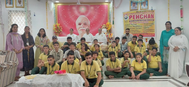 पहचान स्कूल के बच्चों ने ब्रह्माकुमारी बहनों के साथ मनाया रक्षाबंधन पर्व