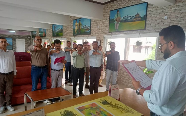 जिले भर में अधिकारियों-कर्मचारियों और विद्यार्थियों ने ली नशे के विरोध की शपथ