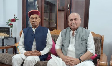 भाजपा वरिष्ठ नेताओं की बैठक: गुलाब सिंह ठाकुर ने प्रो. प्रेम कुमार धूमल से मुलाकात की