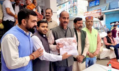 अनुराग के जन्मदिवस पर हथकरघा व स्वदेशी आंदोलन को युवाओं ने दिया बल