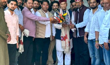 रोहित भारद्वाज ने पूर्व मुख्यमंत्री प्रो. प्रेम कुमार धूमल से मुलाकात की, आशीर्वाद लिया