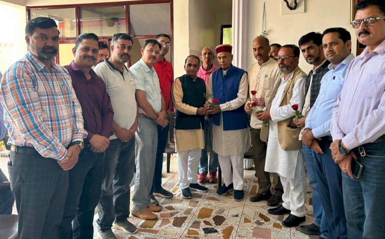 प्रदेश कार्यकारिणी सदस्य नियुक्त होने पर देशराज शर्मा ने प्रो. प्रेम कुमार धूमल से आशीर्वाद लिया