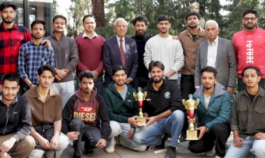 शूलिनी विश्वविद्यालय में इंजीनियरिंग संकाय ने अंतरविभागीय क्रिकेट टूर्नामेंट जीता