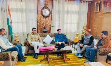 विक्रमादित्य सिंह ने प्रेम कुमार धूमल से की भेंट, रंजना के परिजनों को ढांढस बंधाया