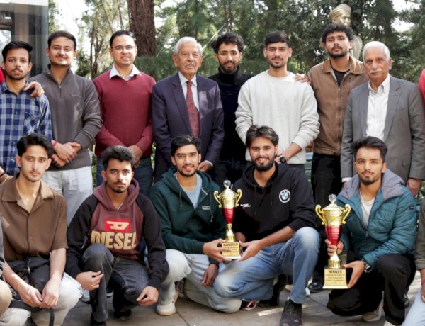 शूलिनी विश्वविद्यालय में इंजीनियरिंग संकाय ने अंतरविभागीय क्रिकेट टूर्नामेंट जीता