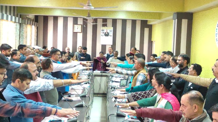 जिला परिषद की त्रैमासिक बैठक में सदस्यों ने उठाए कई मुद्दे