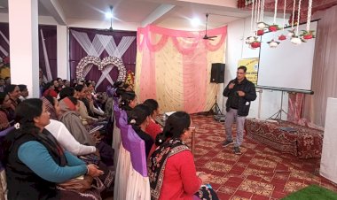 आंगनवाड़ी कार्यकर्ताओं को सिखाई बच्चों की ग्रोथ मॉनिटरिंग की प्रक्रिया