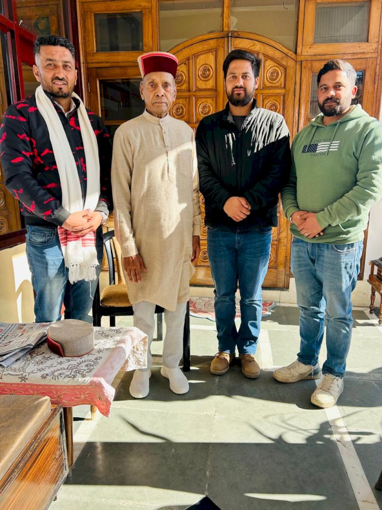 भाजयुमो शिमला के जिलाध्यक्ष ने पदाधिकारियों सहित प्रो. प्रेम कुमार धूमल से की शिष्टाचार भेंट