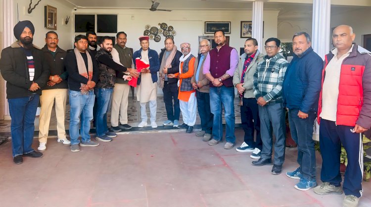 जिला किसान मोर्चा ऊना के पदाधिकारियों ने प्रो. प्रेम कुमार धूमल से की शिष्टाचार भेंट