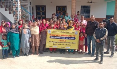 बजवाल में दी कांगड़ा सहकारी बैंक की जमा एवं ऋण योजनाओं की जानकारी