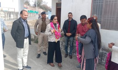 डीसी गंधर्वा राठौड़ ने सुजानपुर की पंचायतों का दौरा करके विकास कार्यों का लिया जायजा