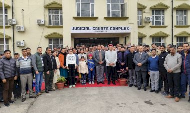 जिला हमीरपुर के तीनों न्यायिक परिसरों में भी फहराया राष्ट्रीय ध्वज