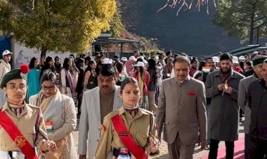 एपीजी शिमला विश्वविद्यालय ने 77वाँ गणतंत्र दिवस देशभक्ति के उत्साह के साथ मनाया